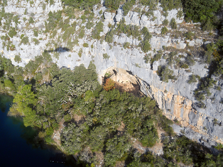 Grotte préhistorique de la Baume Bonne dans les du Verdon